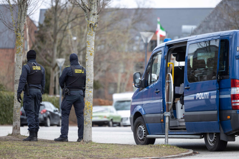 Arbejdstilladelse, Politi og Opholdskontrol